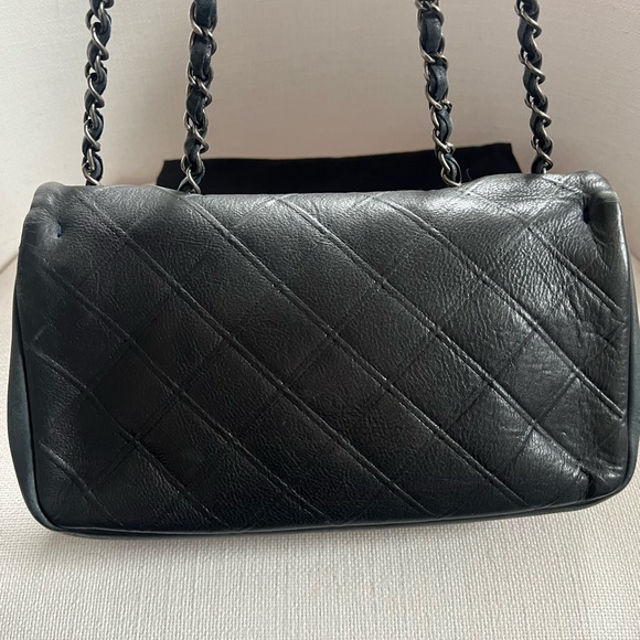 Chanel Black and blue Quilted Shoulder Bag - Picture 5 of 16